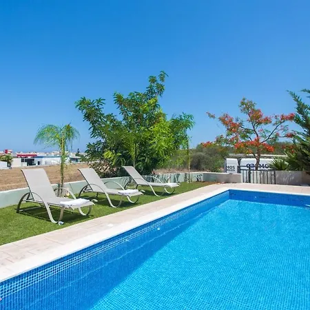 Villa Holiday 445 *
